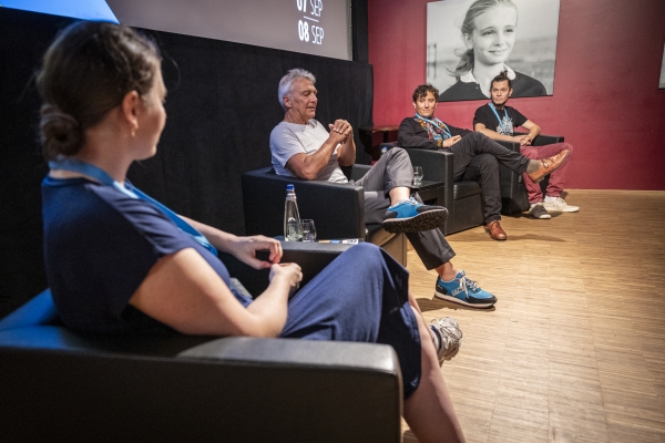 Regisseurin Sarah Neumann (JENSEITS DER BLAUEN GRENZE), Festivalleiter Matthias Helwig, Regisseur Axel Javier Sulzbacher und Producer Felipe Angeles Hamann (BLACK WATER GREEN GOLD) (© Pavel Broz)