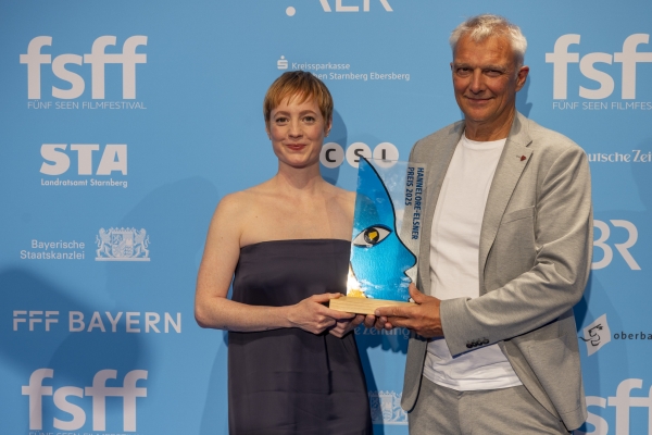 Leonie Benesch (Hannelore-Elsner-Preisträgerin), Matthias Helwig (© Jörg Reuther)