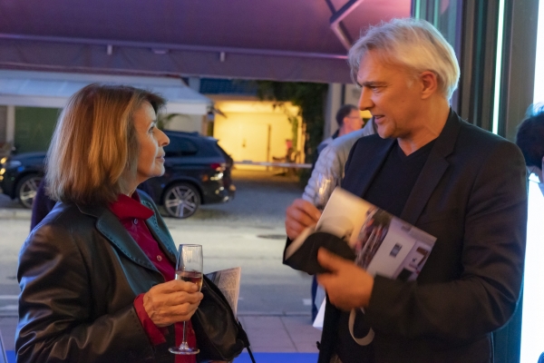 Schauspielerin Senta Berger im Gespräch mit Festivalleiter Matthias Helwig (© Jörg Reuther)